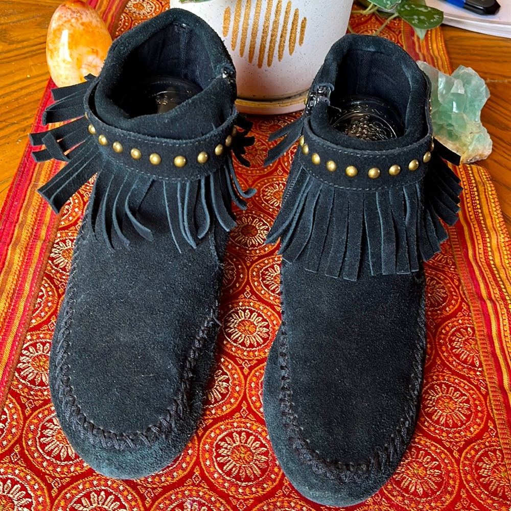 Black Wedge Moccasins with anklet fringe, size 8.5